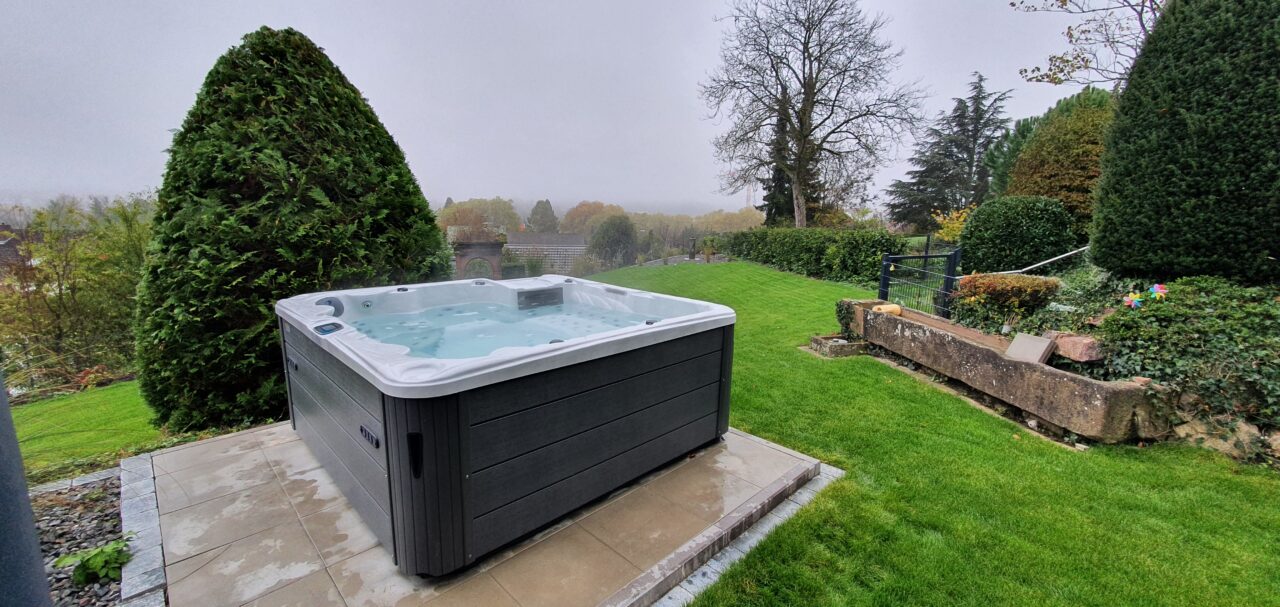 Outdoor Whirlpool ganzjährig