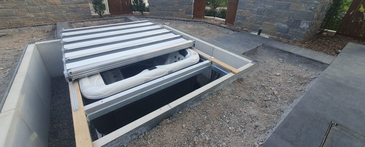 Schiebedeck über Whirlpool Wutachschlucht Installation in Haslach