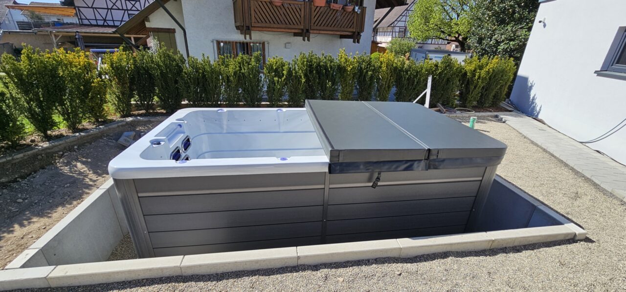 Einfassung aus L-Steinen mit Styrodur-Untergrund für Swim Spa Bodeneinbau in Ortenberg