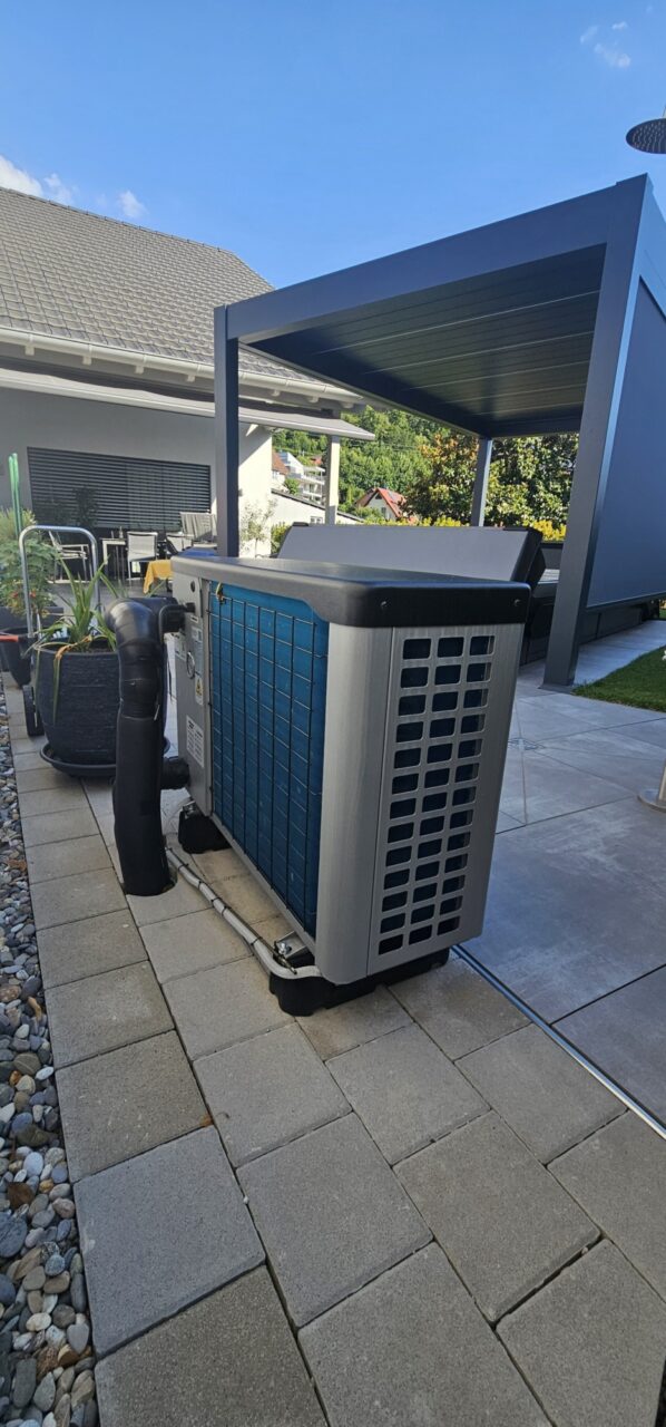 Wärmepumpe Inverpac PX14 mit unterirdisch verlegten KG-Rohren zum Swim Spa in Ortenberg