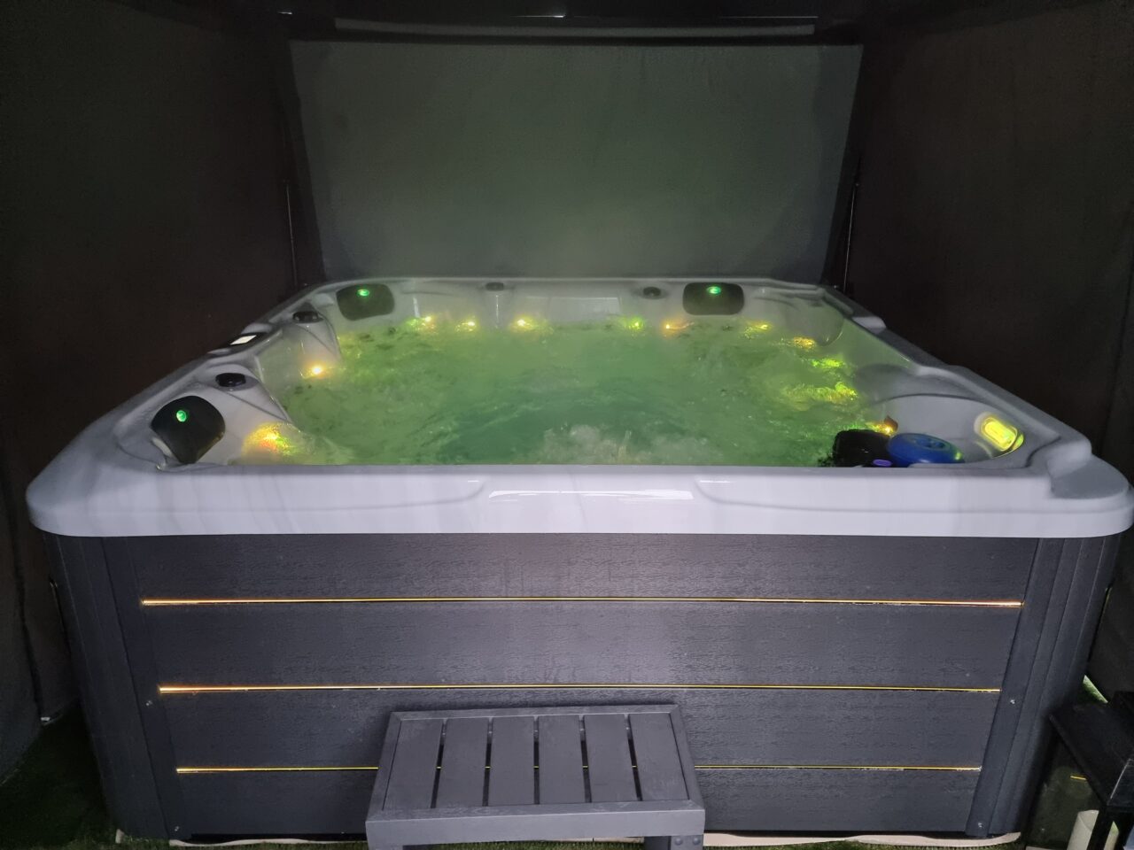 Whirlpool LED beleuchtet