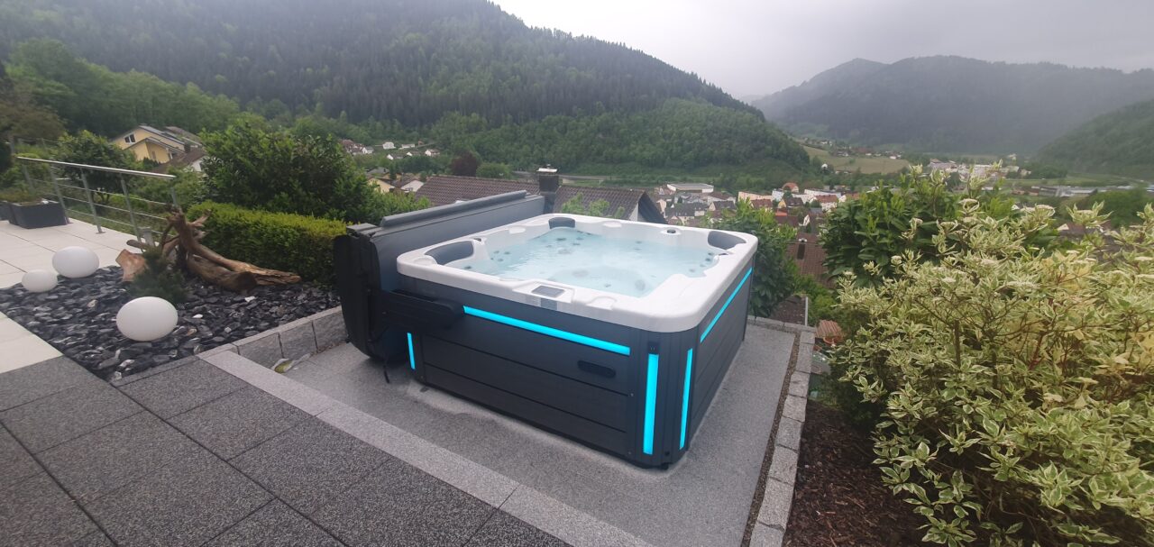Whirlpool Outdoor Winterfest - Black Forest Pools