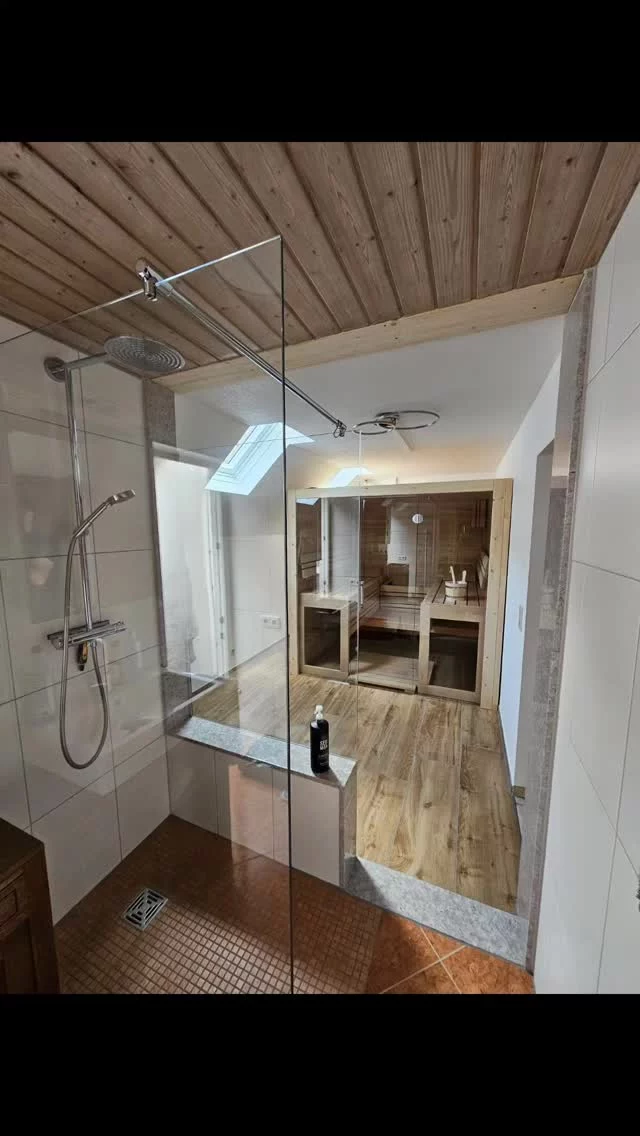 Wir sind Ihr Partner für außergewöhnliche Sauna- und Wellnesserlebnisse. Unsere maßgeschneiderten Saunalandschaften bieten nicht nur luxuriösen Komfort,  sondern auch ein einzigartiges Ambiente,  das Körper und Geist in Einklang bringt. 
#entspannung #zirbenholz #ortenau #gesundheit #kinzigtal #infrarotkabine #zuhause