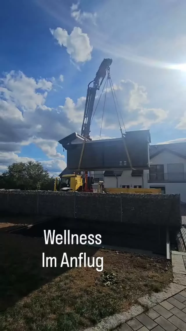 Ein Hebekran, Millimeterarbeit und pure Vorfreude! 🏗️✨

Unser SwimSpa Modell Schluchsee von Black Forest Pools gleitet absolut passgenau in seine neue Grube. Ein spektakulärer Moment für das Eigenheim – und bald der perfekte Ort für Sport, Entspannung und Auszeit direkt im eigenen Garten.

Das könnte auch deine Wellness-Oase sein. 🔥💦

#blackforestpools #swimspa #wellnessoase #garteninspo #eigenheim