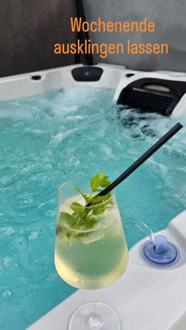 Entspannt & sommerlich

Wochenende ausklingen lassen – mit einem Hugo am Swim Spa Schluchsee von Black Forest Pools. 🍹✨

Die letzten Sonnenstrahlen genießen, abschalten und einfach den Moment erleben. 🌊☀️

#BlackForestPools #SwimSpa  #Wochenende Auszeit #WellnessZuhause #Entspannung